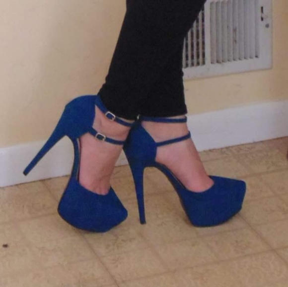 🚫SOLD🚫Super high teal suede platform heels - Picture 3 of 3